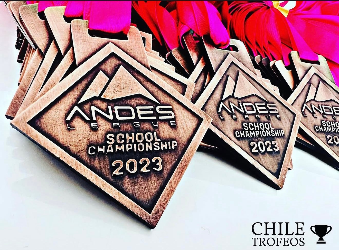 Medallas Andes League School Championship forma diamante